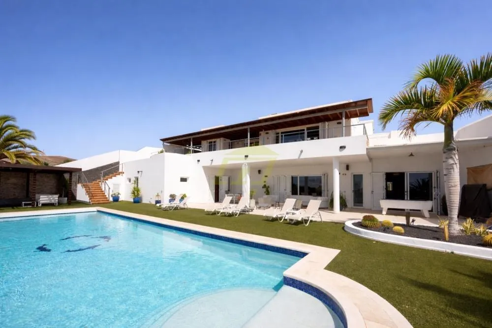 Video tour for Lanzarote, Puerto Calero,