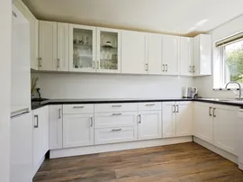 Cheshire Close, Salisbury thumb 3