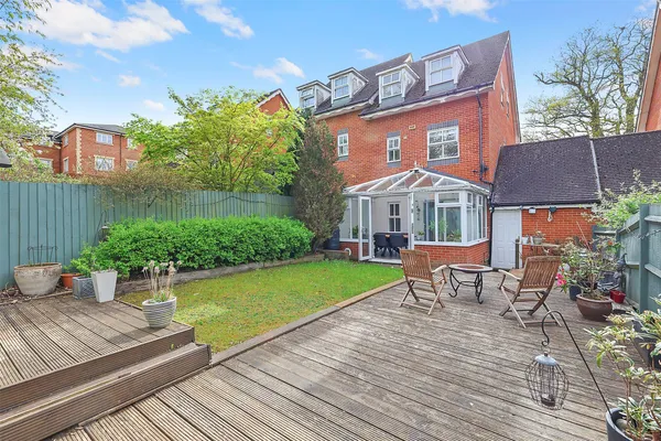 Cambridge Square, Redhill, Surrey, RH1