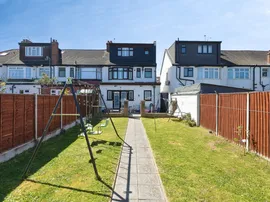 Sandhurst Drive, Ilford thumb 2