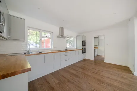 Bath Road, Marlborough, SN8