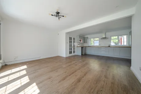 Bath Road, Marlborough, SN8
