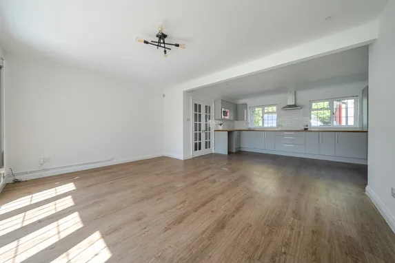 Bath Road, Marlborough, SN8