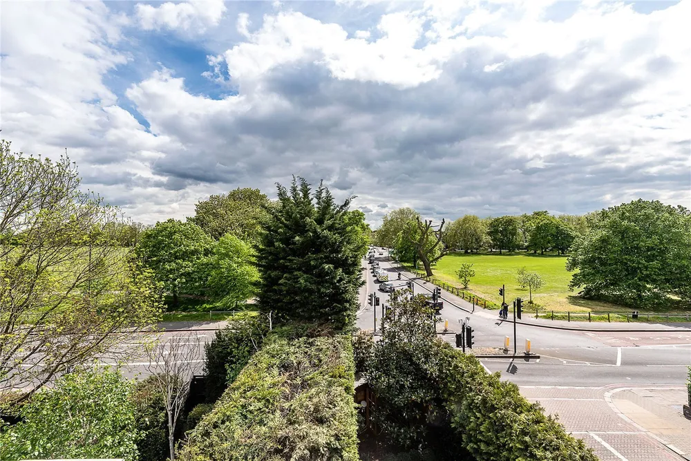 Clapham Common North Side, London, SW4