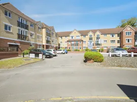 Turners Hill, Waltham Cross thumb 3