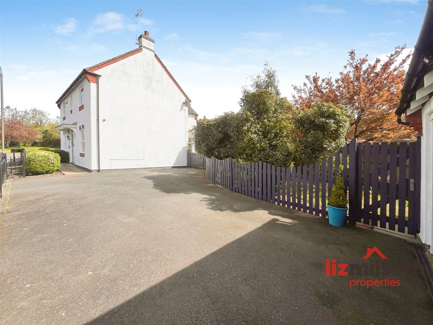Buckingham Drive, Church Gresley, Swadlincote Image 27