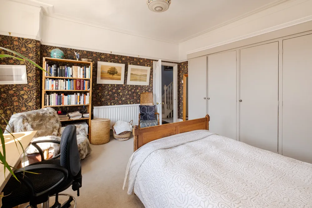 Onslow Gardens, London, N10