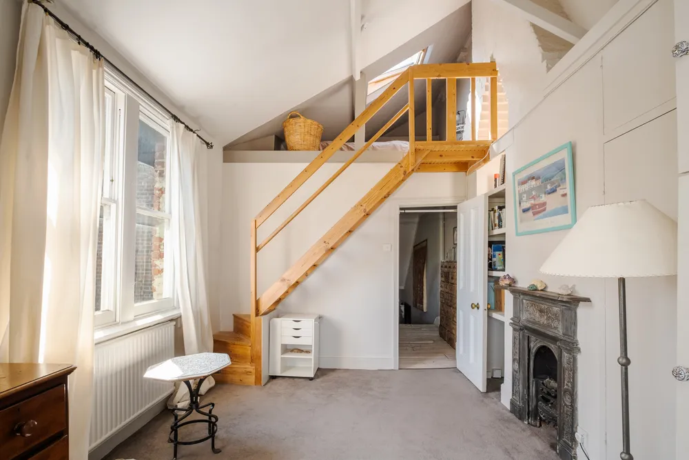 Onslow Gardens, London, N10