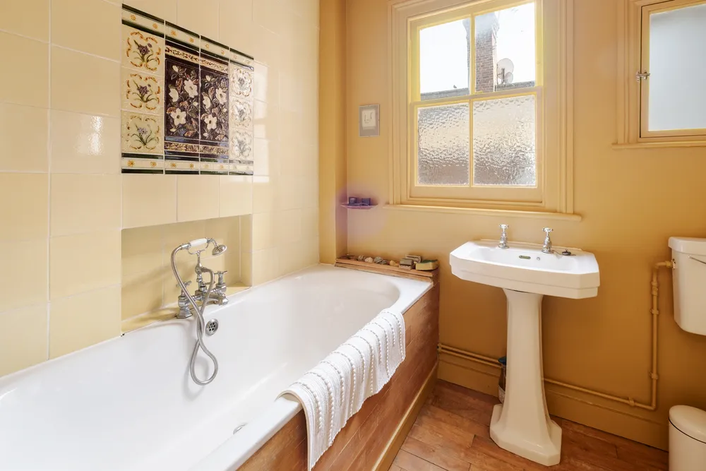 Onslow Gardens, London, N10
