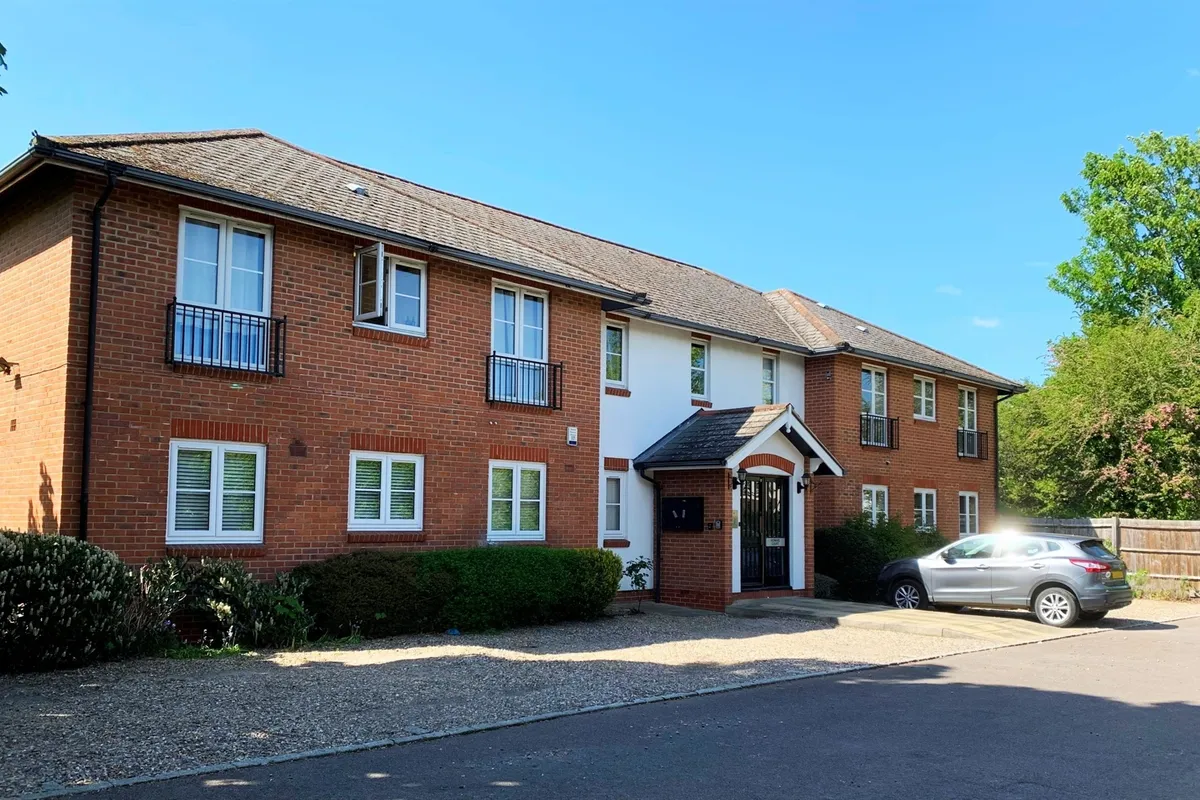 Henry Close, Enfield
