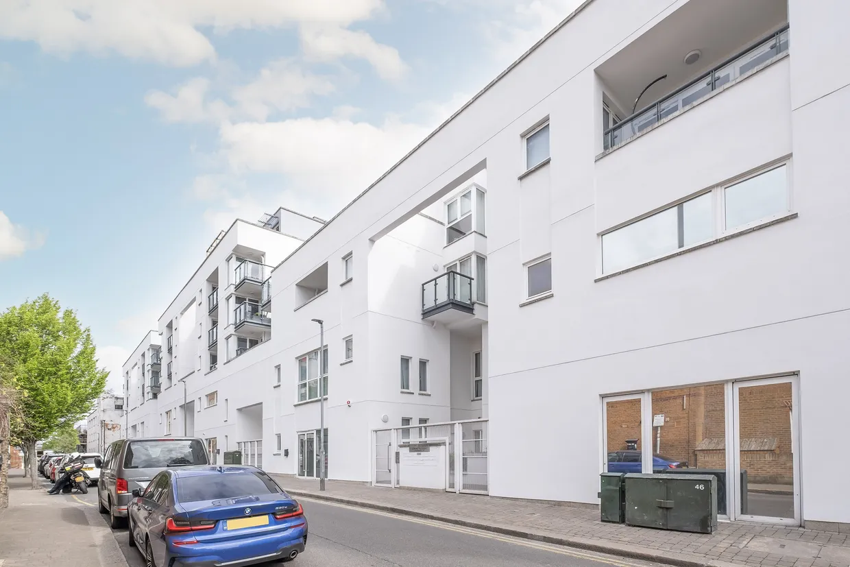 Point Pleasant, London, SW18 photo 2