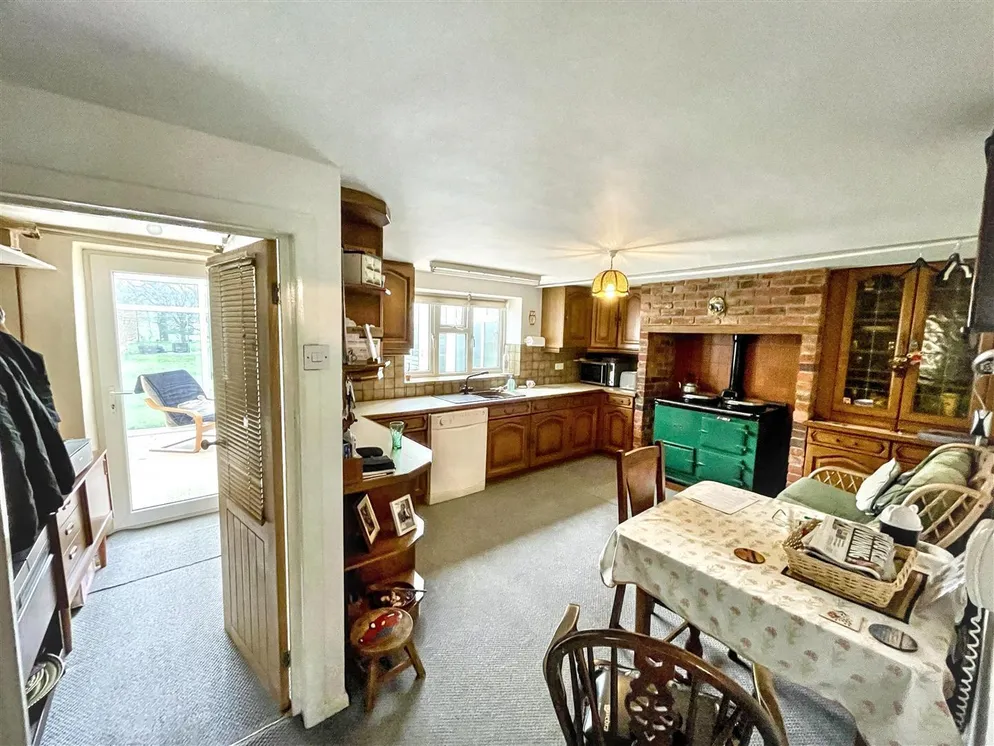 Property carousel item 4