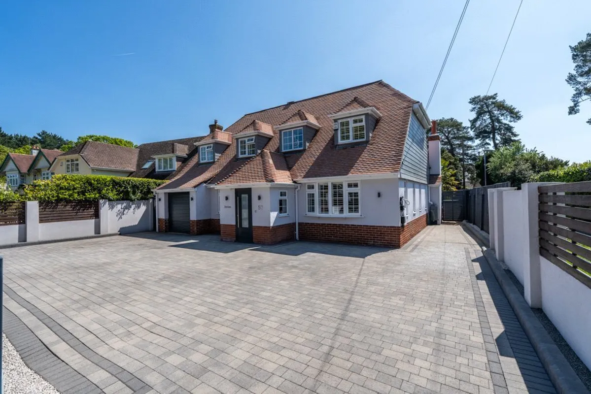 Glenwood Road, West Moors, Ferndown, Dorset, BH22