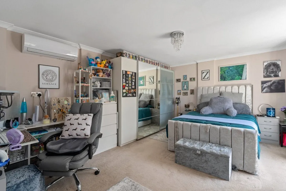 Glenwood Road, West Moors, Ferndown, Dorset, BH22