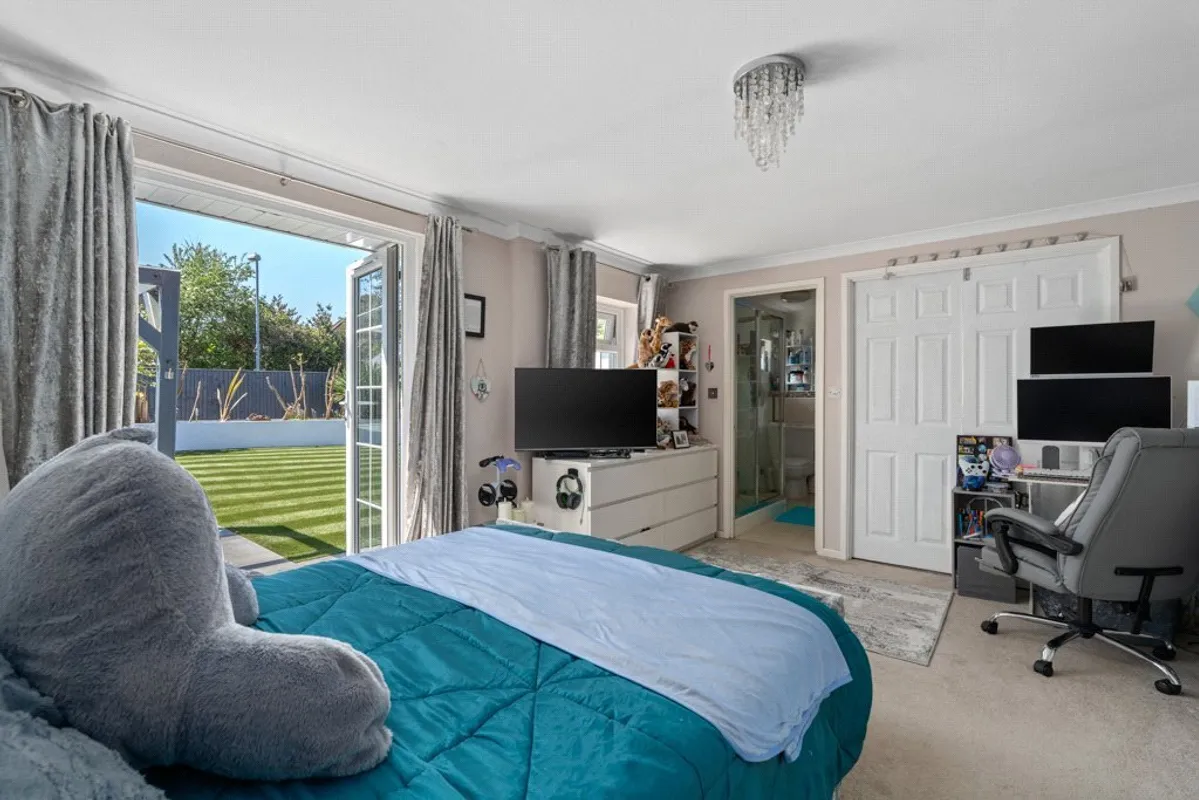 Glenwood Road, West Moors, Ferndown, Dorset, BH22