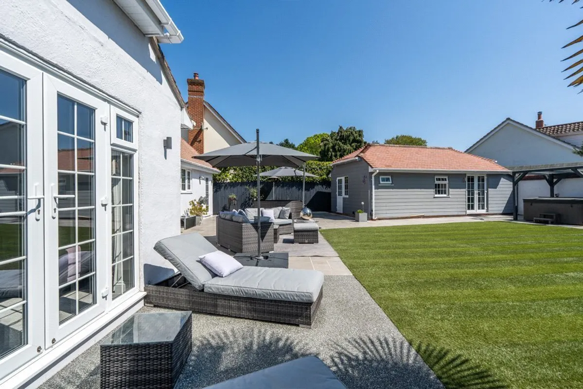 Glenwood Road, West Moors, Ferndown, Dorset, BH22