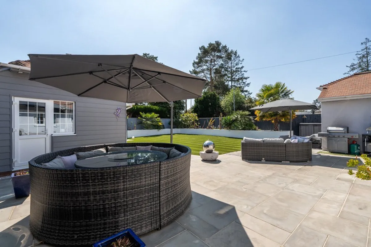 Glenwood Road, West Moors, Ferndown, Dorset, BH22