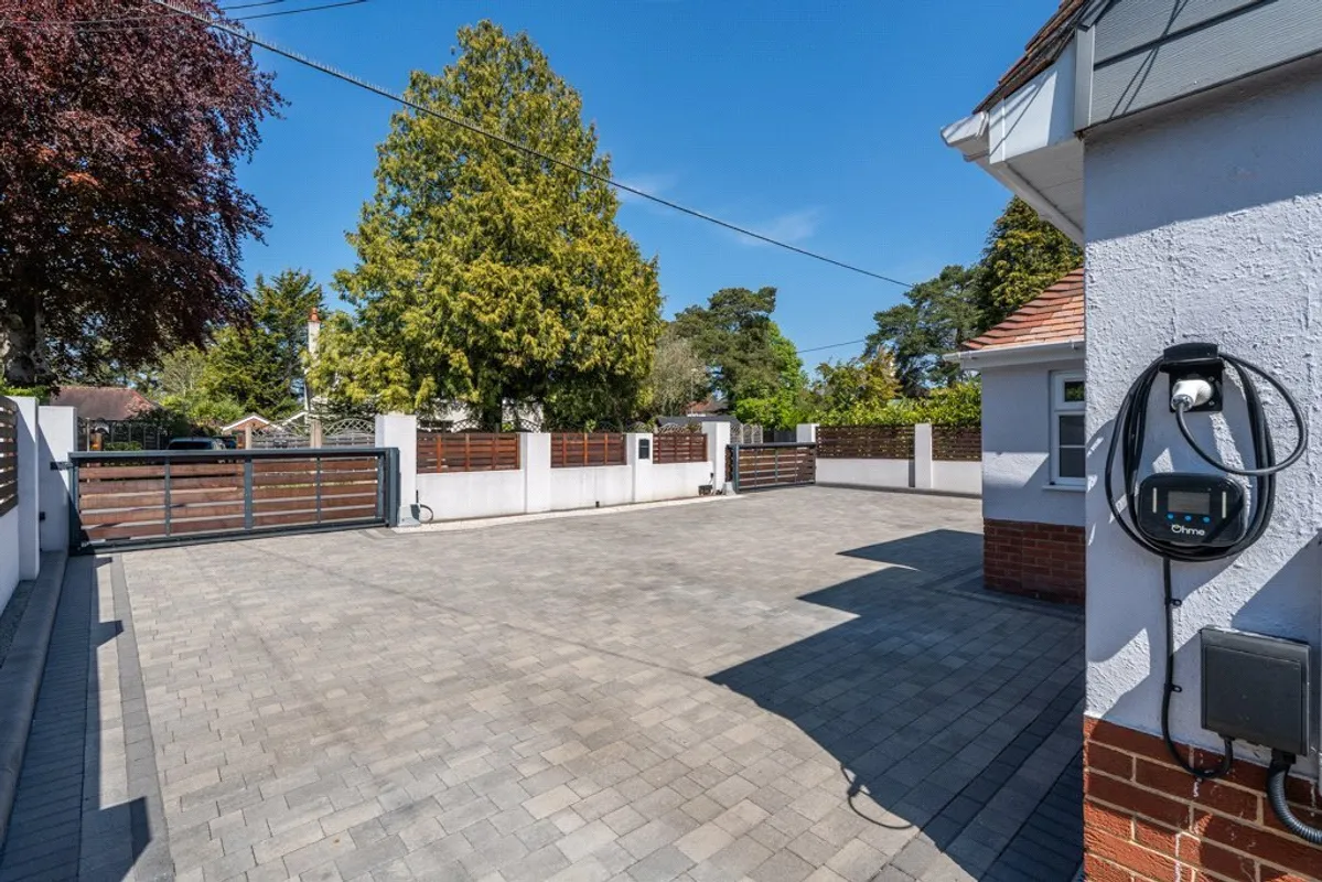 Glenwood Road, West Moors, Ferndown, Dorset, BH22