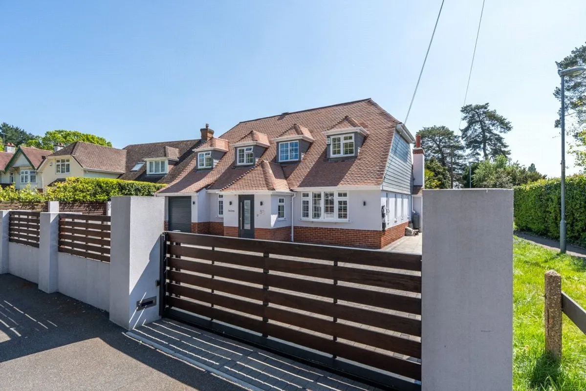 Glenwood Road, West Moors, Ferndown, Dorset, BH22