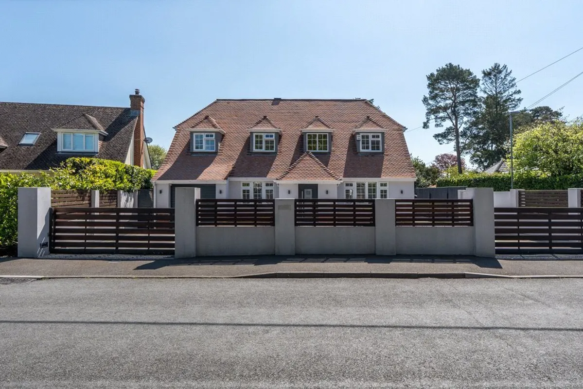 Glenwood Road, West Moors, Ferndown, Dorset, BH22