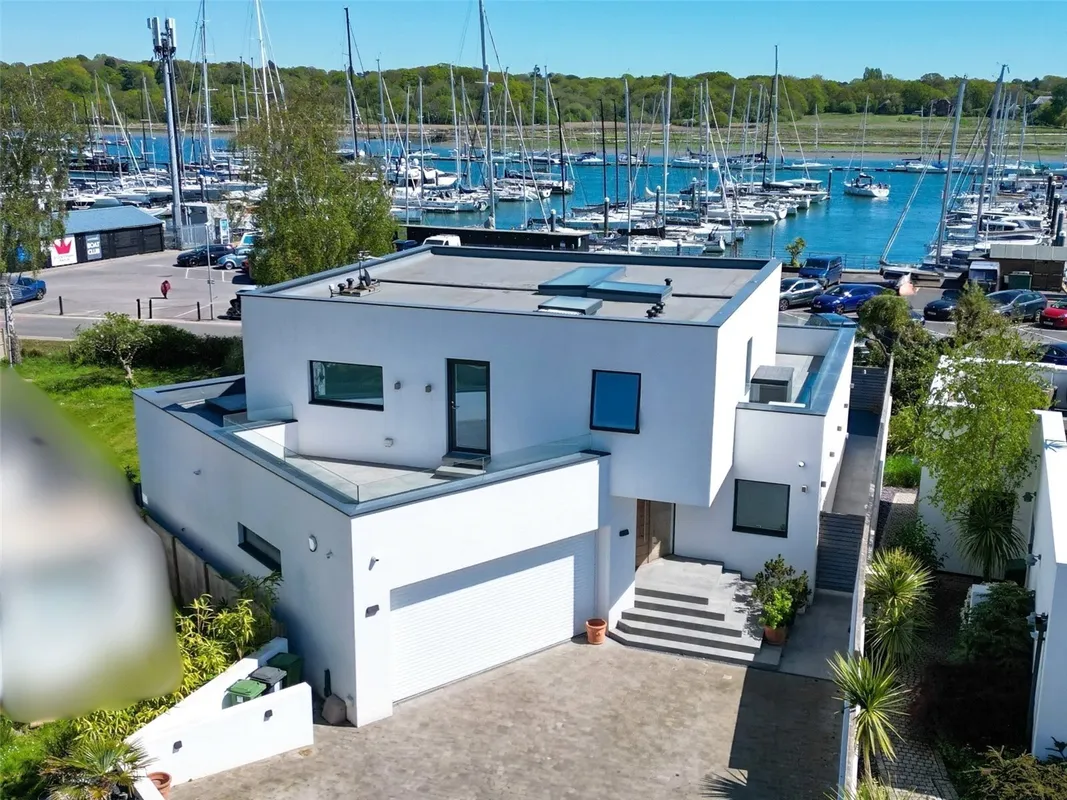 Crowsport, Hamble, Southampton, Hampshire, SO31