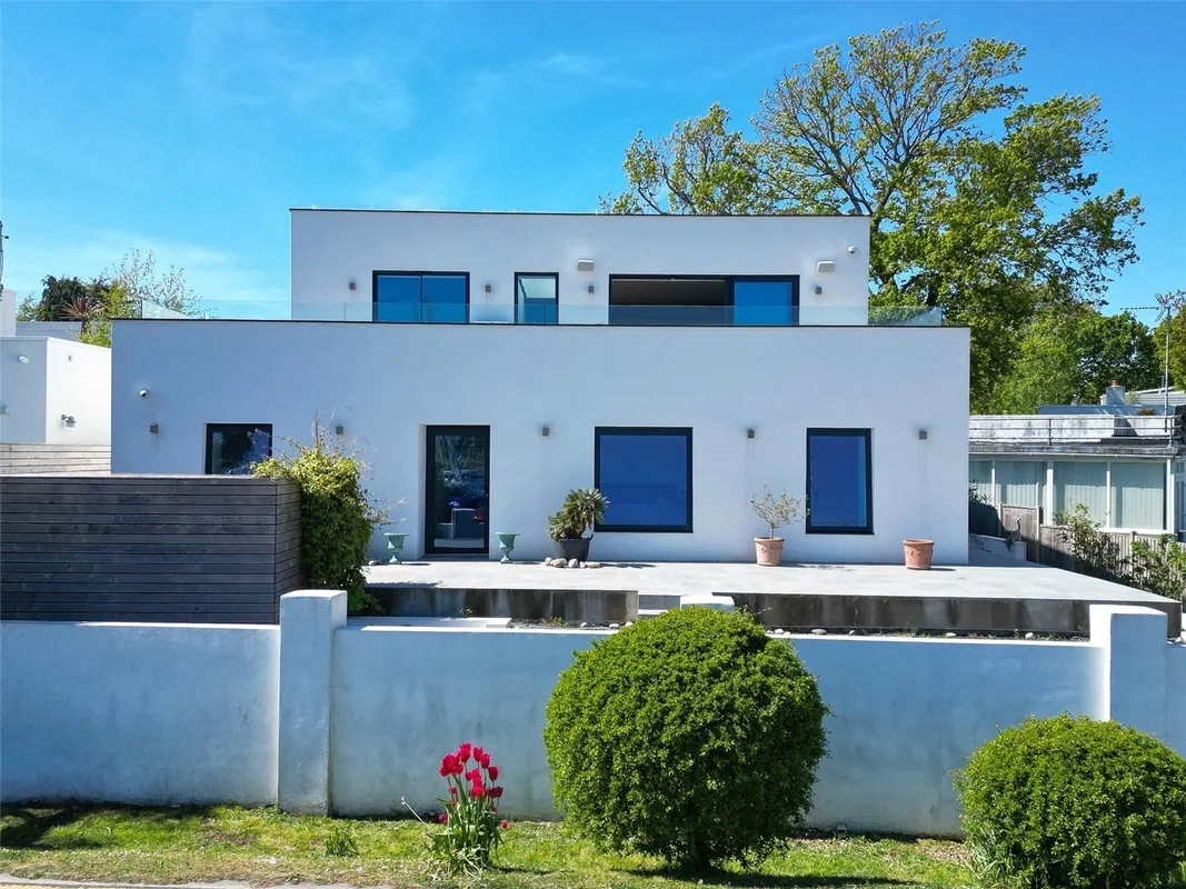 Crowsport, Hamble, Southampton, Hampshire, SO31