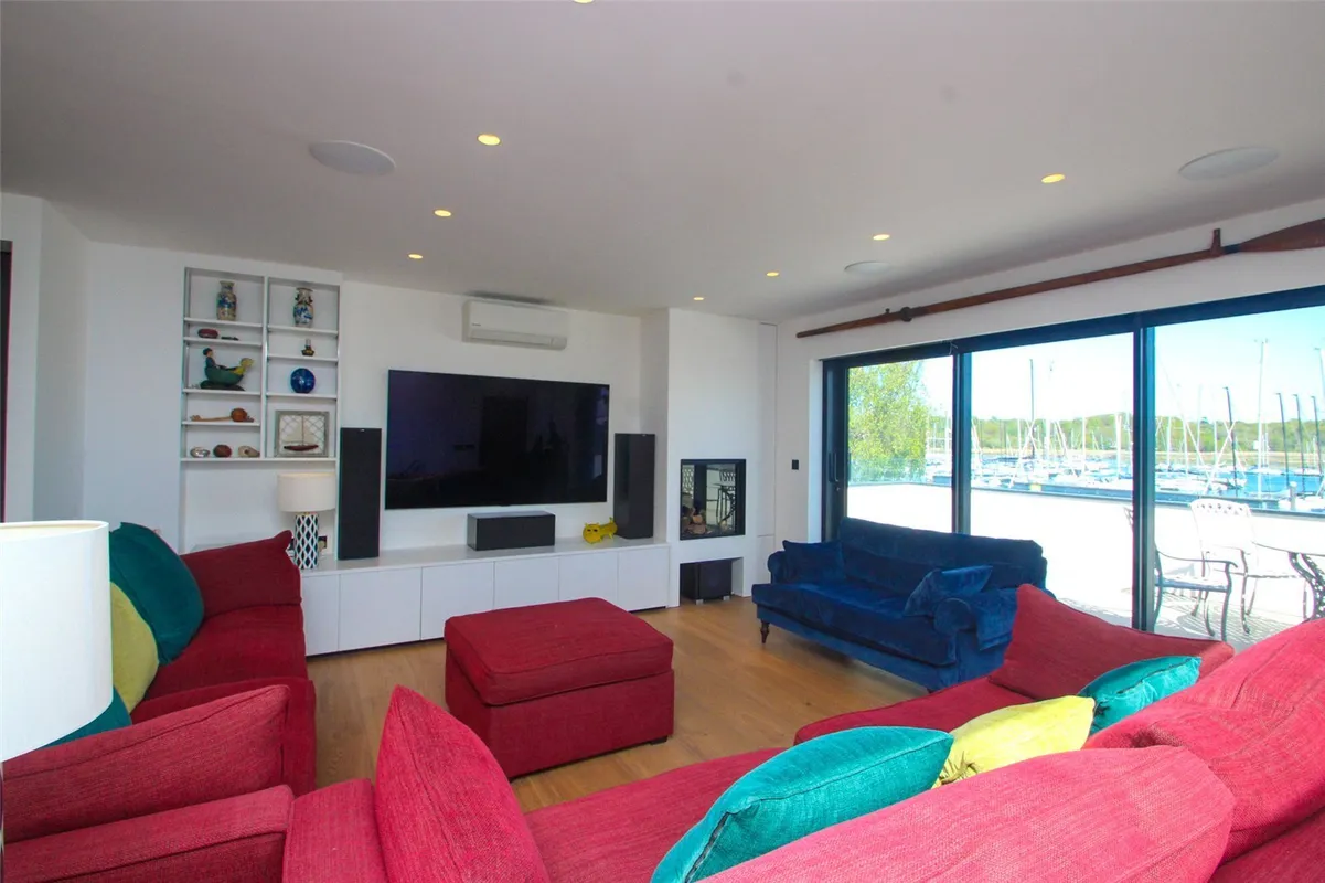 Crowsport, Hamble, Southampton, Hampshire, SO31