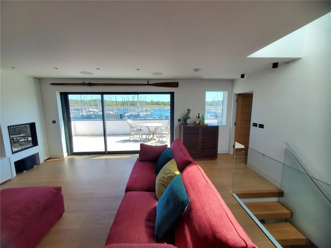 Crowsport, Hamble, Southampton, Hampshire, SO31