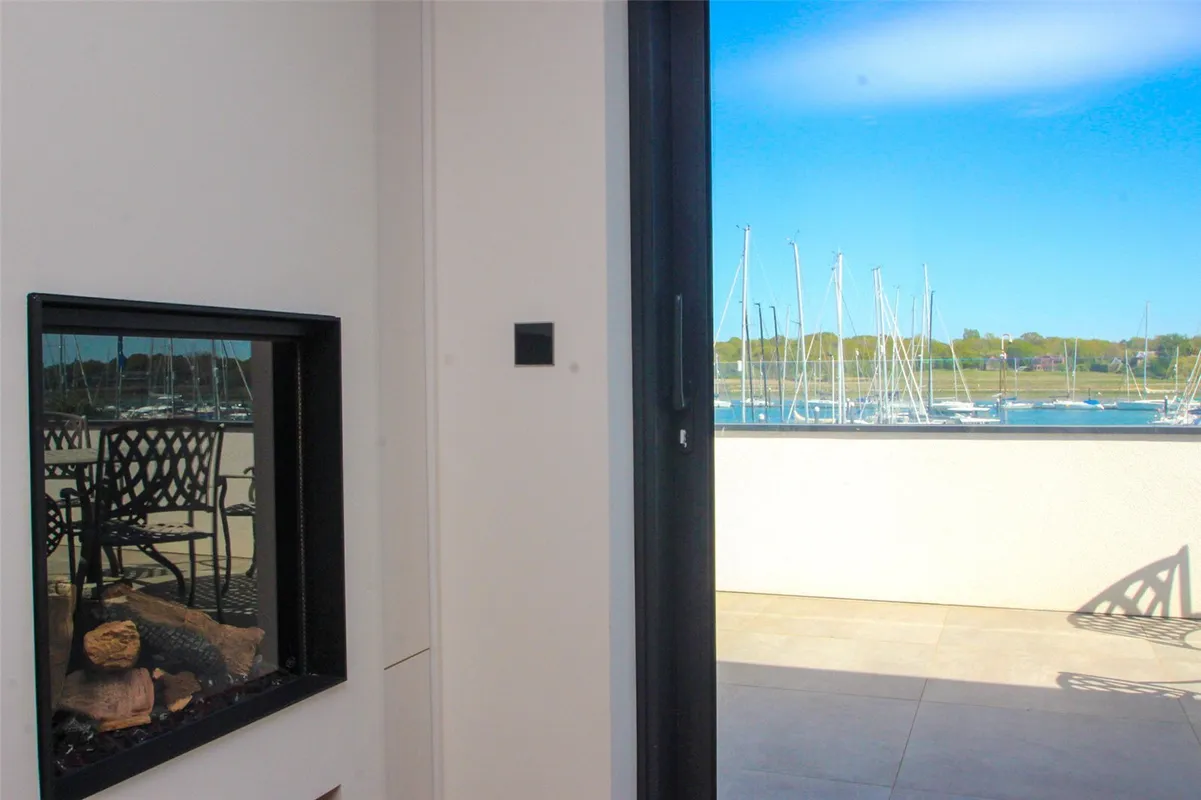 Crowsport, Hamble, Southampton, Hampshire, SO31