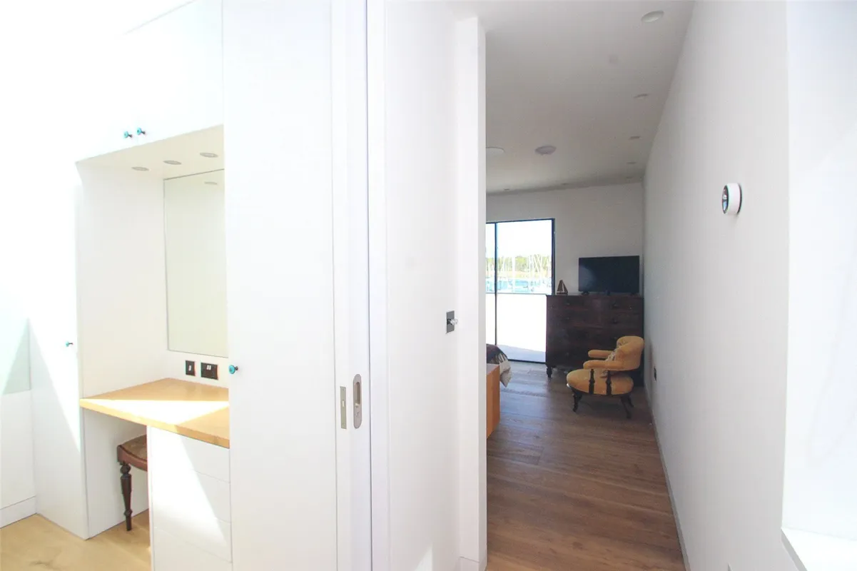 Crowsport, Hamble, Southampton, Hampshire, SO31
