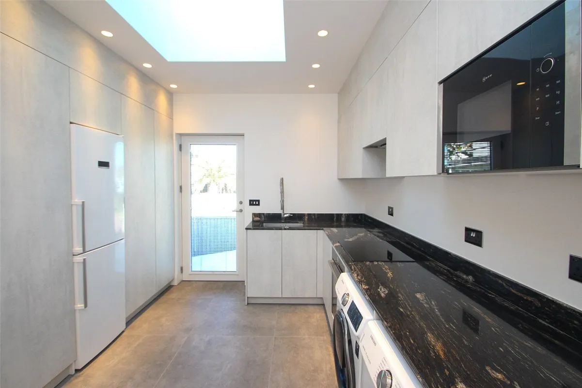 Crowsport, Hamble, Southampton, Hampshire, SO31