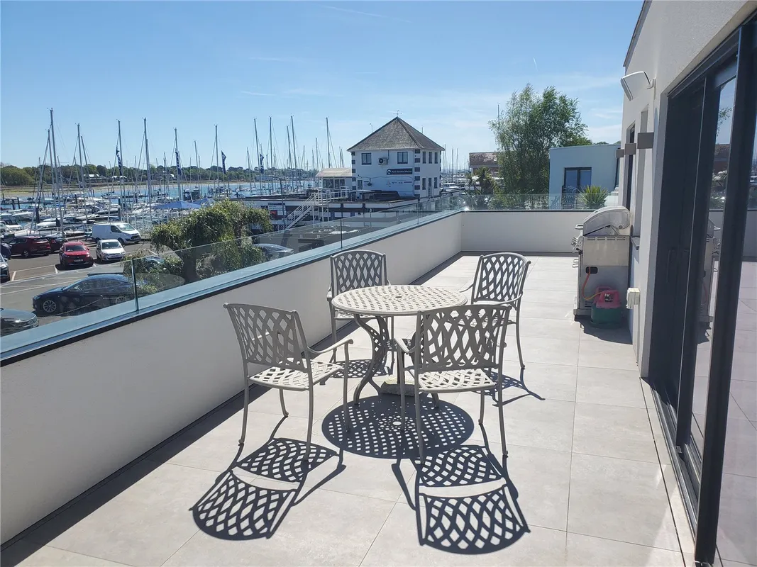 Crowsport, Hamble, Southampton, Hampshire, SO31