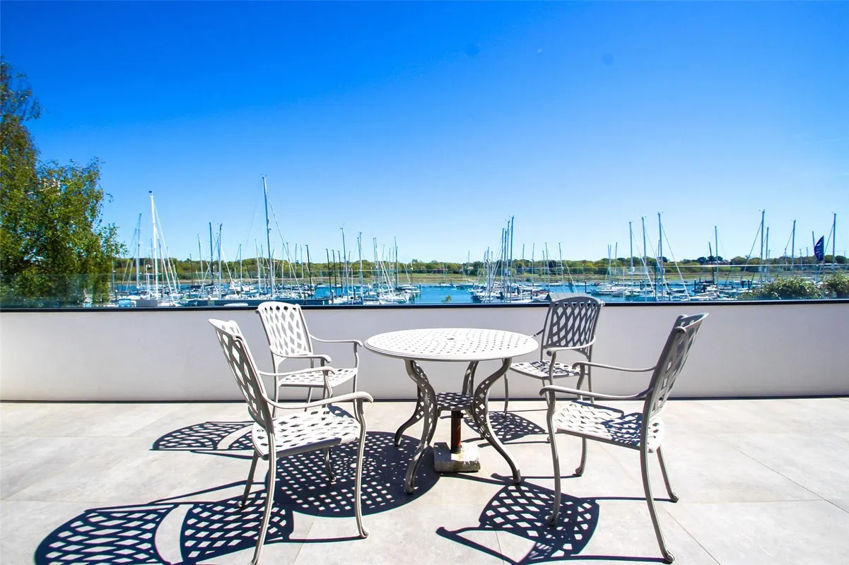 Crowsport, Hamble, Southampton, Hampshire, SO31