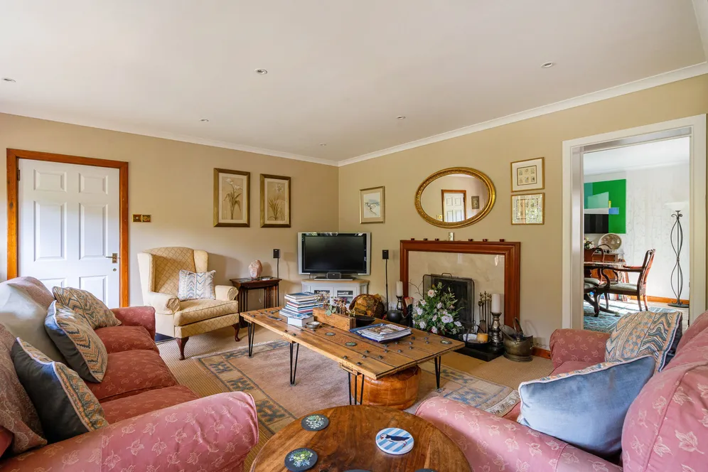 Chase Lane, Haslemere, GU27 photo 6