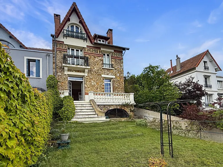 Suresnes, 92150, France