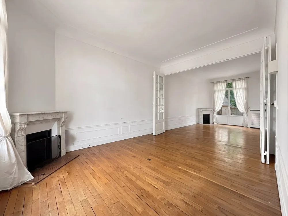 Suresnes, 92150, France