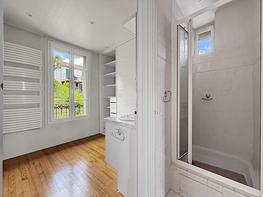 Suresnes, 92150, France