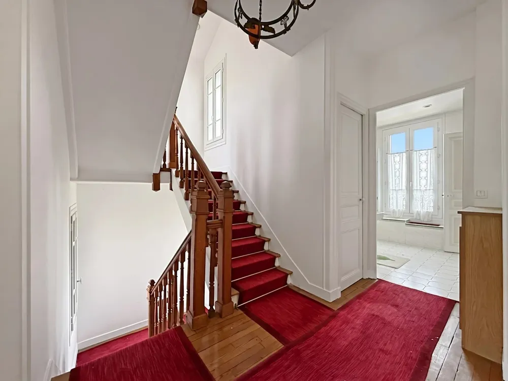 Suresnes, 92150, France