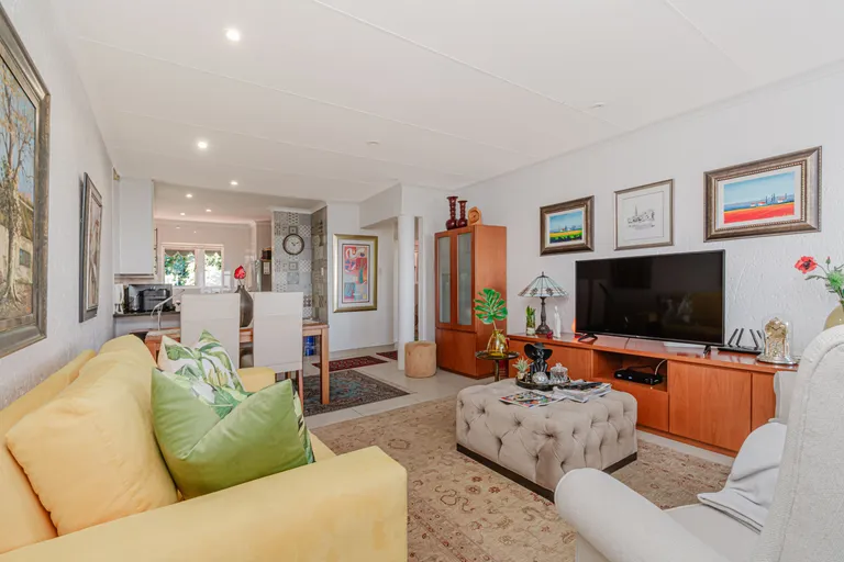 South Africa, Gauteng, Northcliff, Highcliff Way, 49