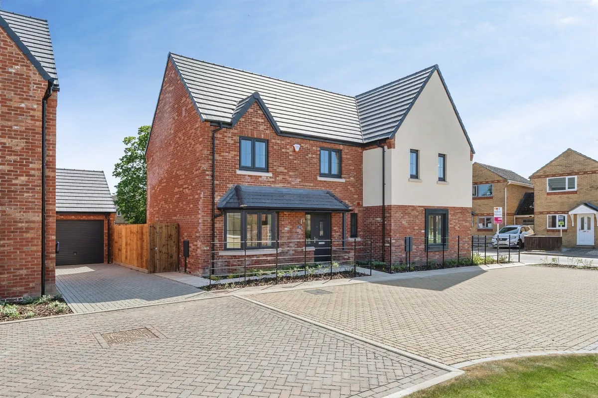Edwards Way, Manea, March