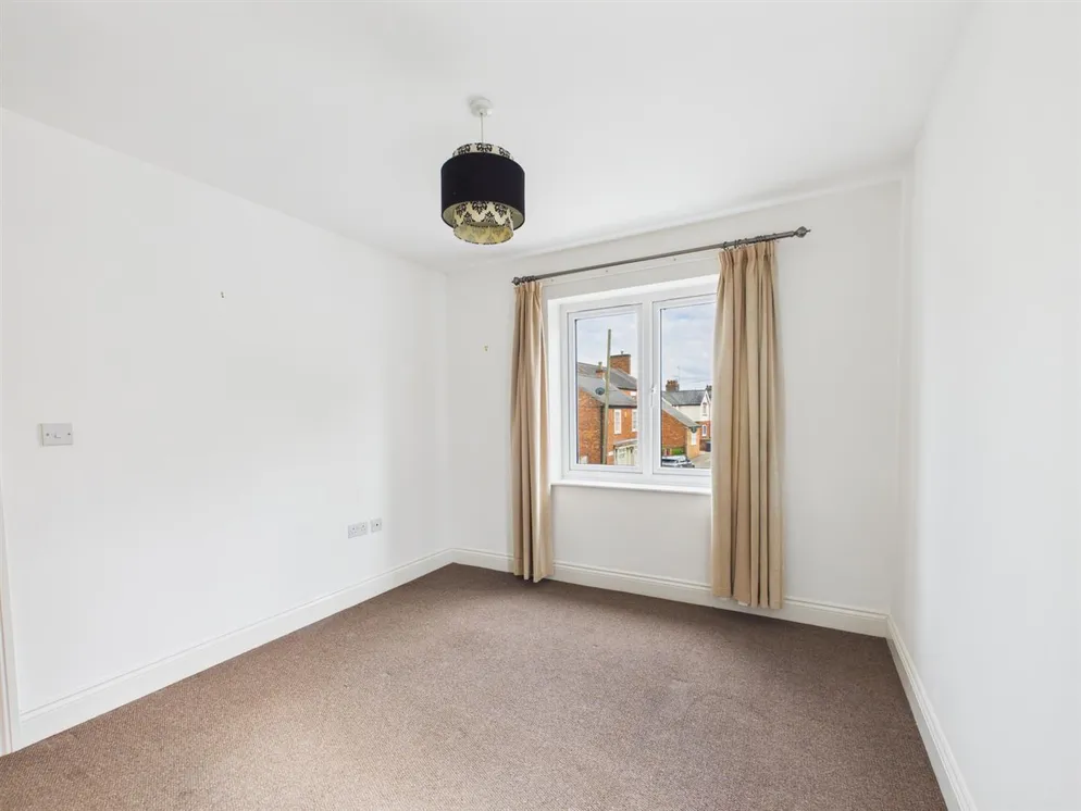 Property carousel item 9