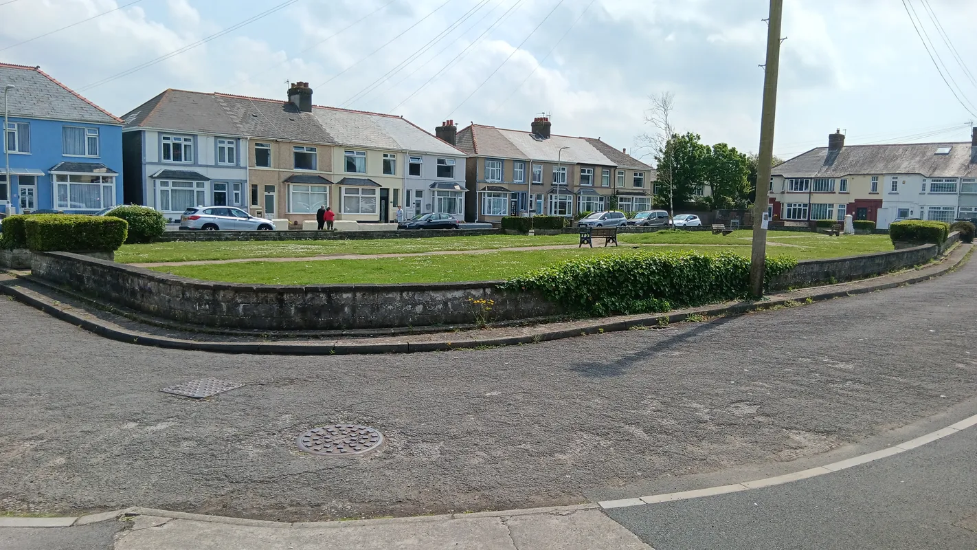 POPLAR CRESCENT, PORTHCAWL, CF36 5LF