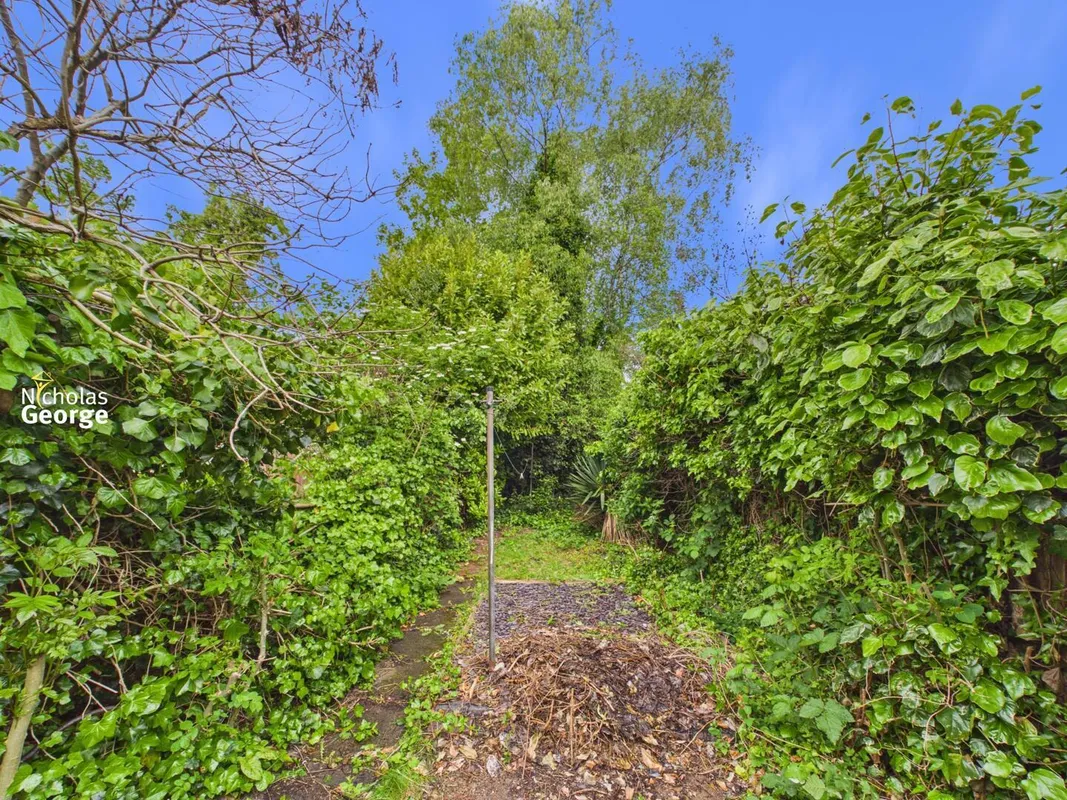 Passey Road, Birmingham, B13 9NR