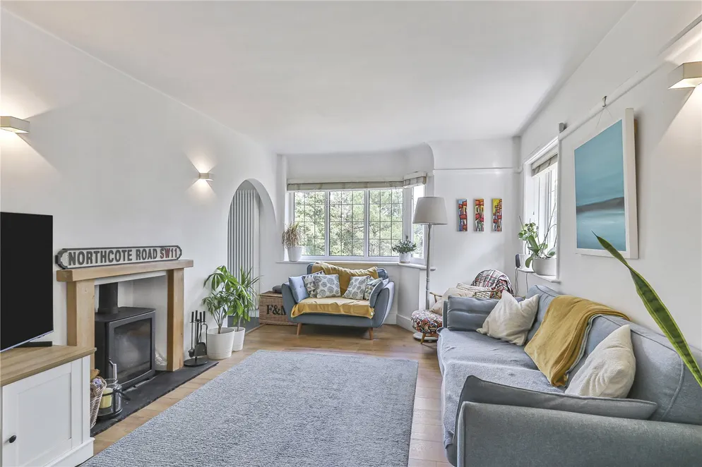 Property carousel item 4