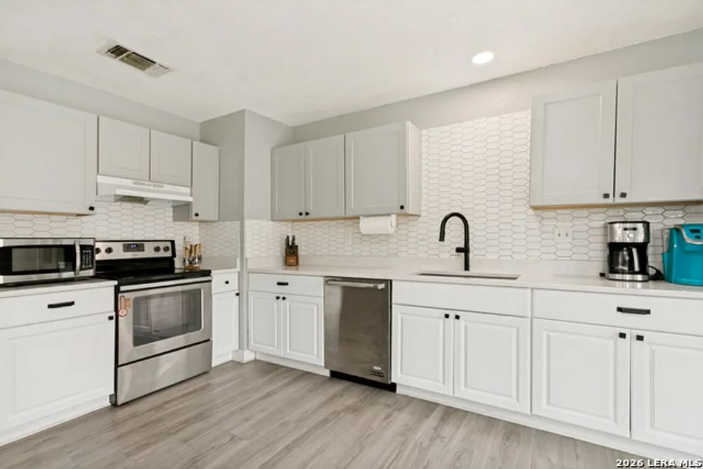 6703 Country Breeze, San Antonio, TX 78240