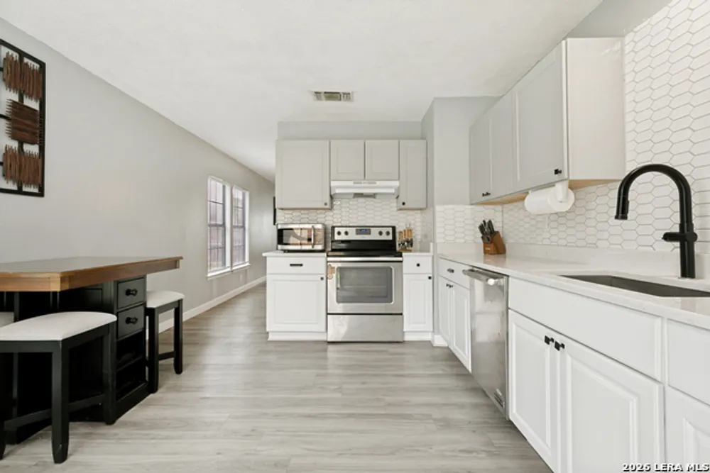6703 Country Breeze, San Antonio, TX 78240