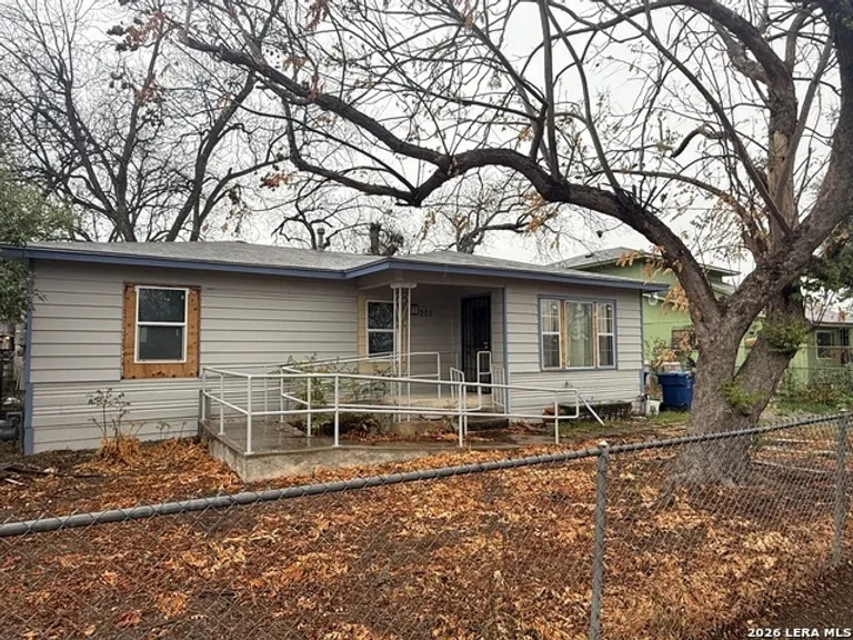 207 SW 29th St, San Antonio, TX 78237-2112