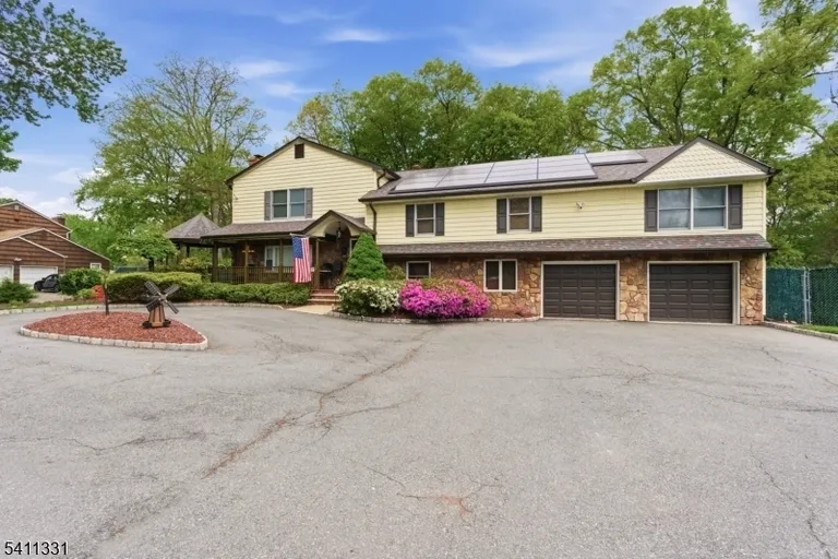 328 Hillside Ave, Essex, Livingston Township, NJ 07039