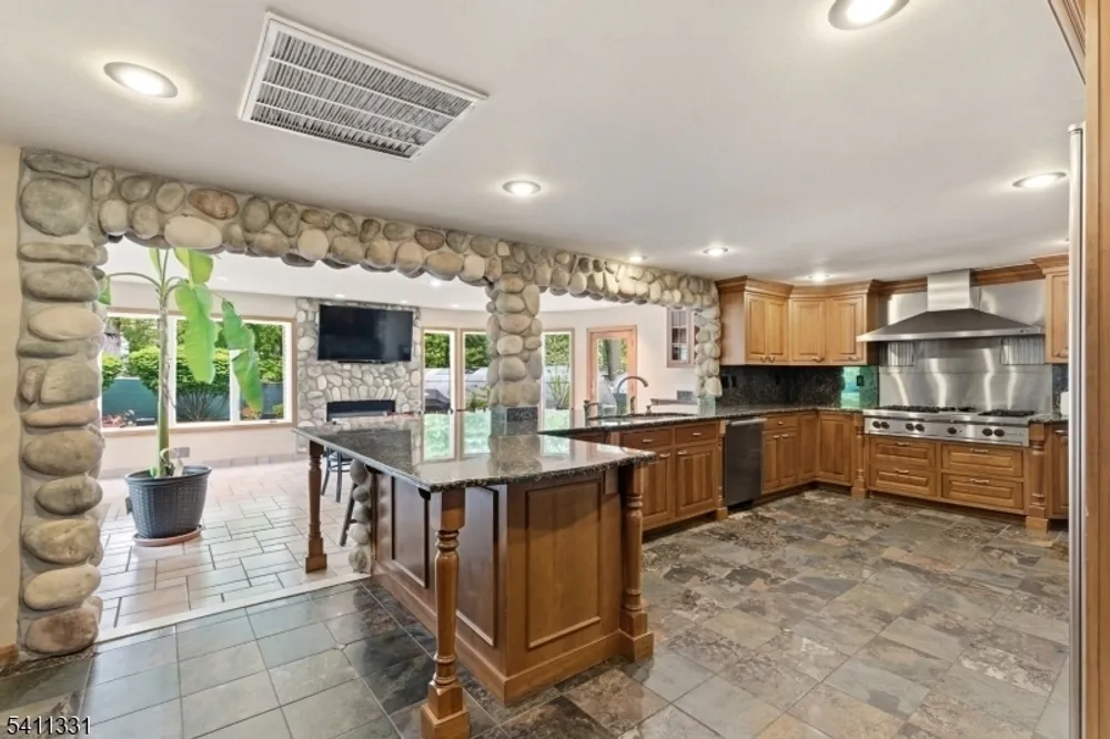 328 Hillside Ave, Essex, Livingston Township, NJ 07039