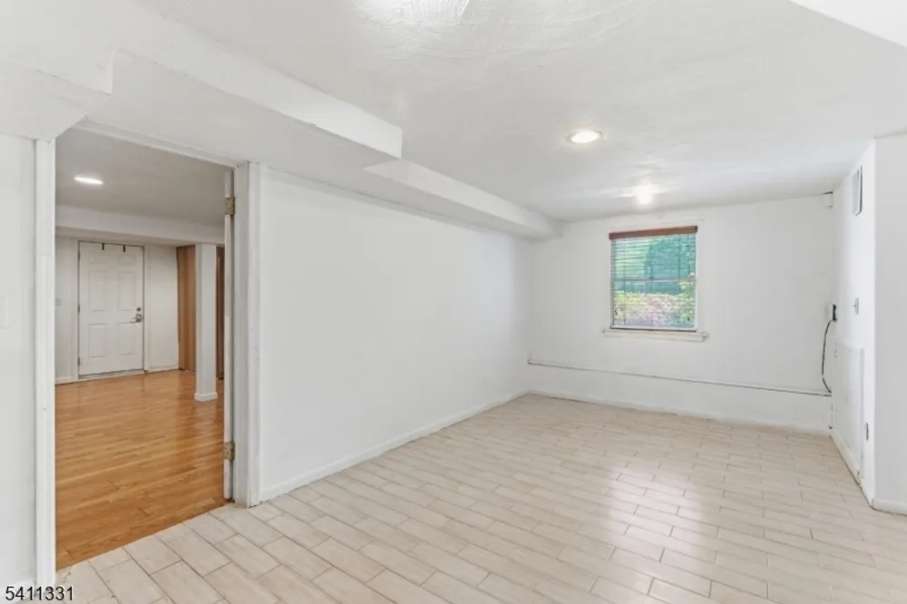 328 Hillside Ave, Essex, Livingston Township, NJ 07039